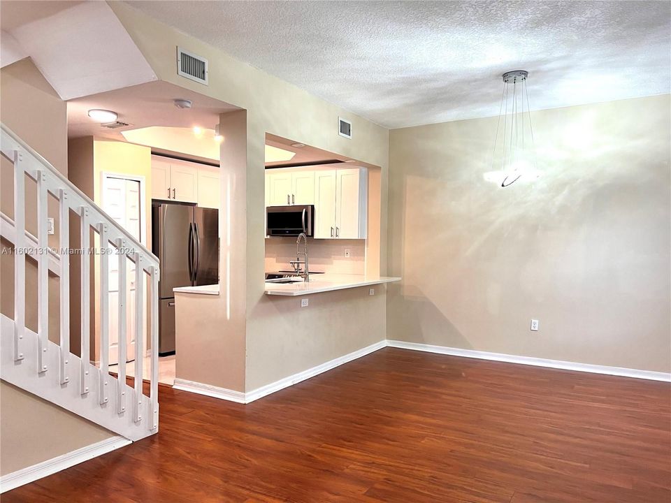 Recently Sold: $399,000 (3 beds, 2 baths, 1396 Square Feet)