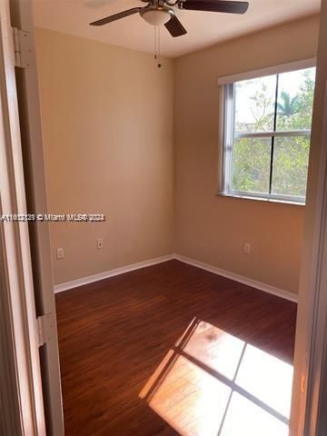 Recently Sold: $399,000 (3 beds, 2 baths, 1396 Square Feet)