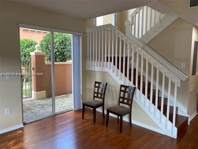 Recently Sold: $399,000 (3 beds, 2 baths, 1396 Square Feet)