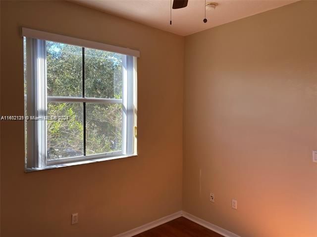 Recently Sold: $399,000 (3 beds, 2 baths, 1396 Square Feet)