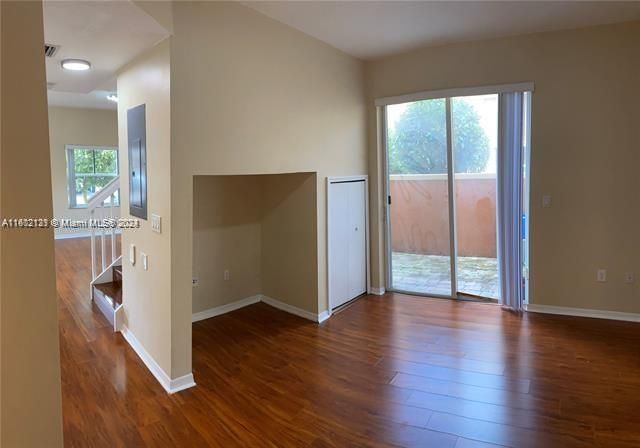 Recently Sold: $399,000 (3 beds, 2 baths, 1396 Square Feet)