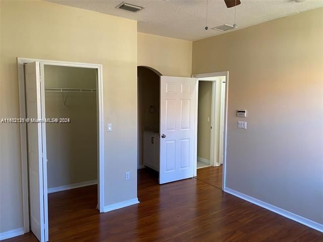 Recently Sold: $399,000 (3 beds, 2 baths, 1396 Square Feet)