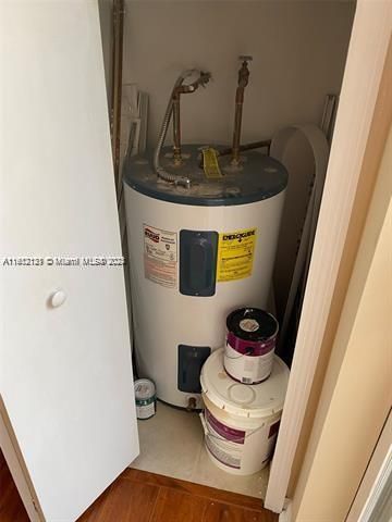 Recently Sold: $399,000 (3 beds, 2 baths, 1396 Square Feet)