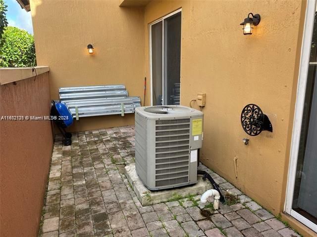 Recently Sold: $399,000 (3 beds, 2 baths, 1396 Square Feet)