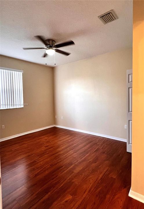 Recently Sold: $399,000 (3 beds, 2 baths, 1396 Square Feet)