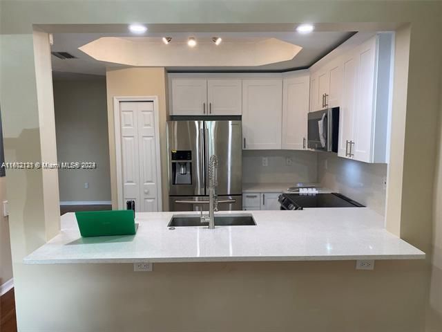 Recently Sold: $399,000 (3 beds, 2 baths, 1396 Square Feet)