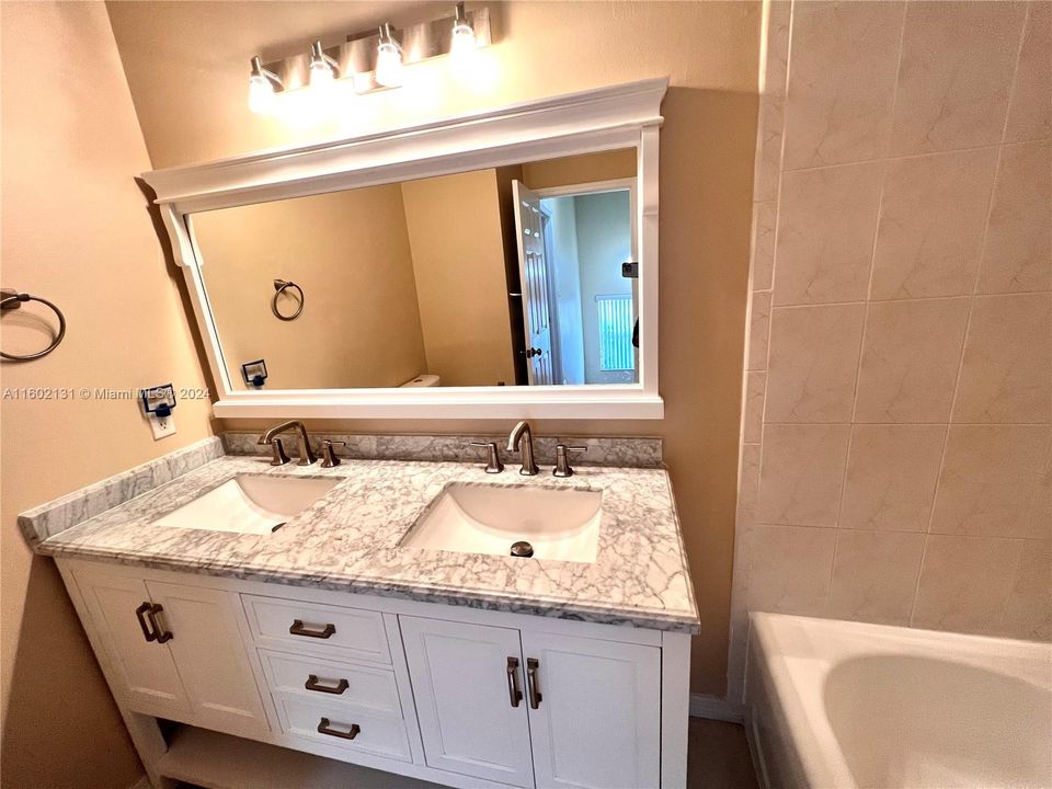 Recently Sold: $399,000 (3 beds, 2 baths, 1396 Square Feet)