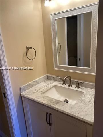 Recently Sold: $399,000 (3 beds, 2 baths, 1396 Square Feet)