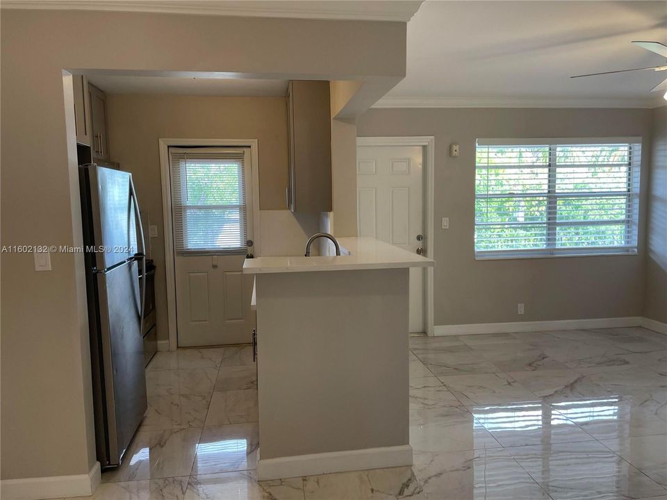 Recently Rented: $1,625 (1 beds, 1 baths, 615 Square Feet)