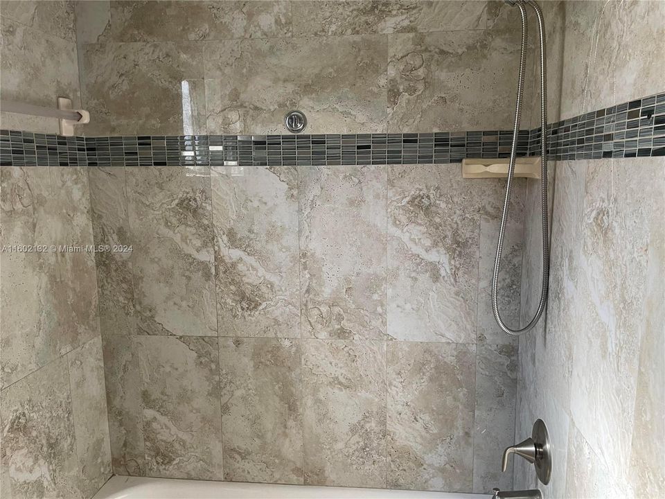 Recently Rented: $1,625 (1 beds, 1 baths, 615 Square Feet)