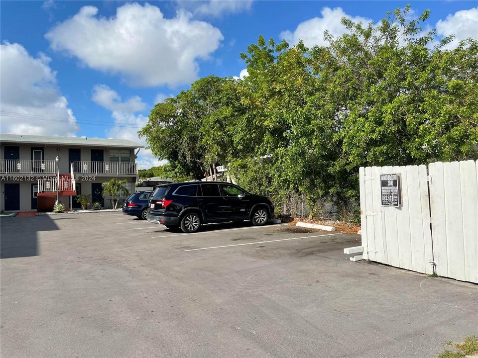 Recently Rented: $1,625 (1 beds, 1 baths, 615 Square Feet)