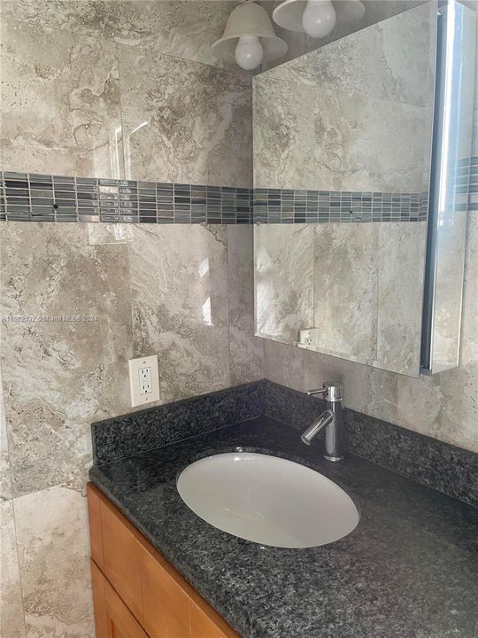 Recently Rented: $1,625 (1 beds, 1 baths, 615 Square Feet)