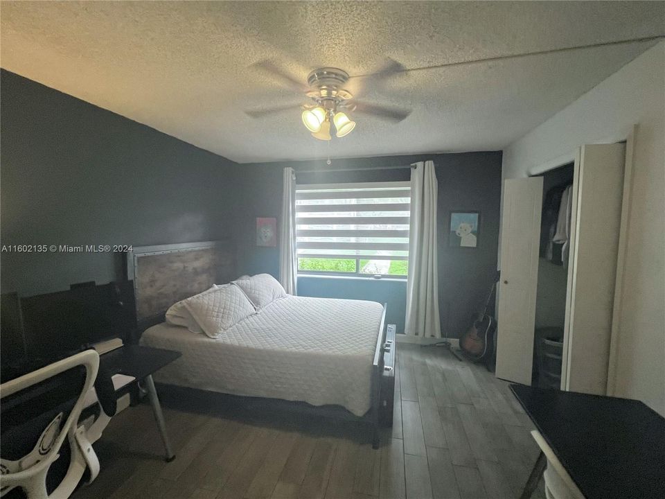 Recently Sold: $350,000 (2 beds, 2 baths, 1256 Square Feet)