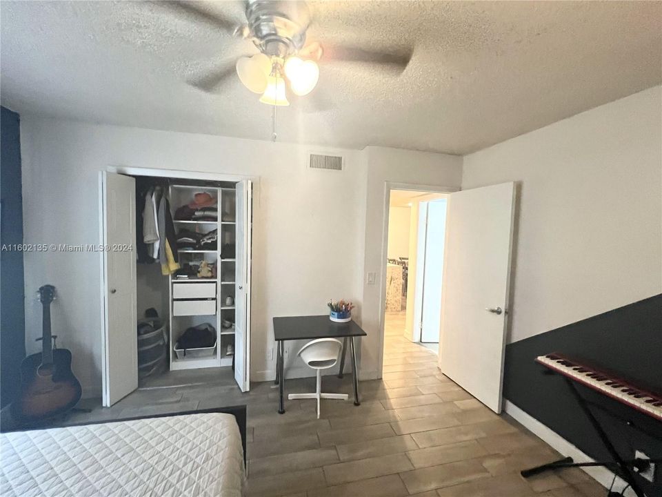 Recently Sold: $350,000 (2 beds, 2 baths, 1256 Square Feet)