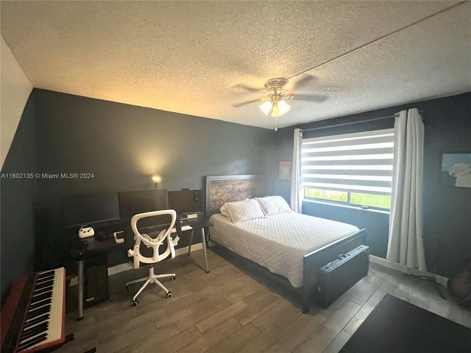 Recently Sold: $350,000 (2 beds, 2 baths, 1256 Square Feet)