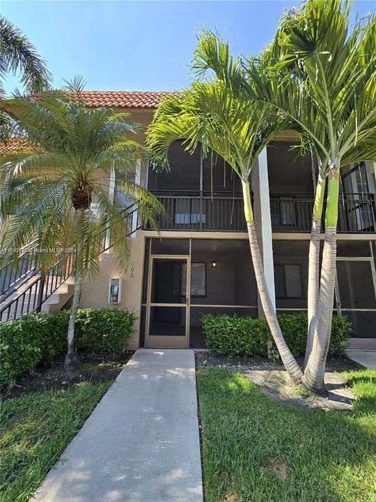 Recently Sold: $350,000 (2 beds, 2 baths, 1256 Square Feet)