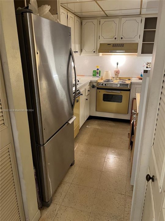 For Sale: $109,000 (1 beds, 1 baths, 680 Square Feet)