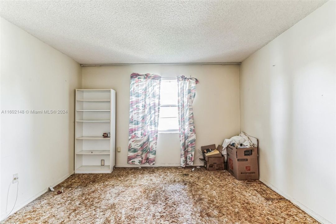 For Sale: $109,000 (1 beds, 1 baths, 680 Square Feet)