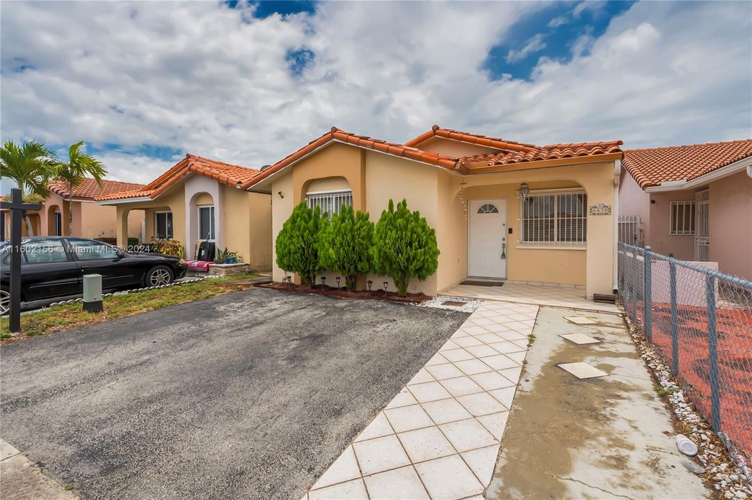 Active With Contract: $450,000 (3 beds, 2 baths, 1170 Square Feet)