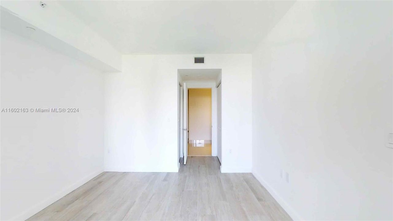 Recently Rented: $3,700 (1 beds, 1 baths, 738 Square Feet)