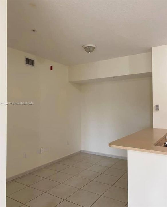 Active With Contract: $2,400 (2 beds, 2 baths, 910 Square Feet)