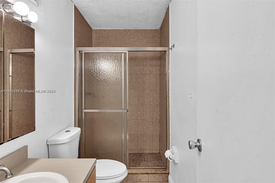 待售: $350,000 (2 贝兹, 2 浴室, 1220 平方英尺)