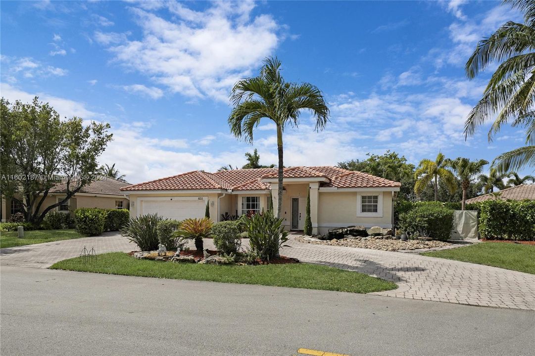 For Sale: $683,500 (3 beds, 2 baths, 1720 Square Feet)