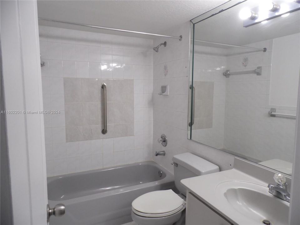 For Sale: $314,900 (2 beds, 2 baths, 870 Square Feet)