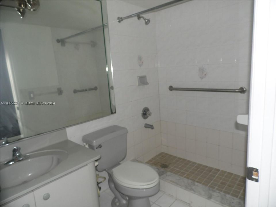 For Sale: $314,900 (2 beds, 2 baths, 870 Square Feet)