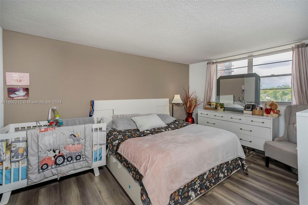 For Sale: $265,000 (2 beds, 2 baths, 1050 Square Feet)