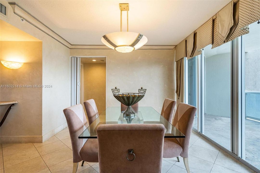 En Venta: $1,795,000 (3 camas, 3 baños, 1840 Pies cuadrados)