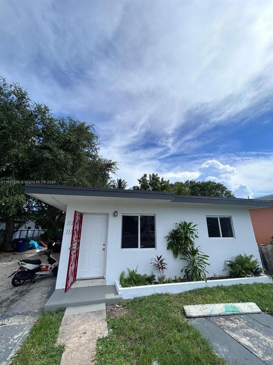 Recently Rented: $2,200 (2 beds, 1 baths, 1430 Square Feet)