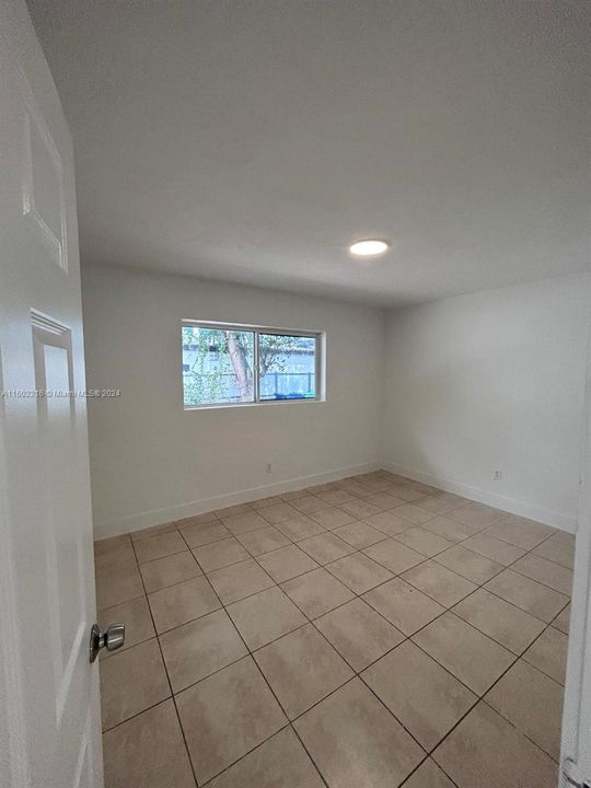 Active With Contract: $2,200 (2 beds, 1 baths, 1430 Square Feet)