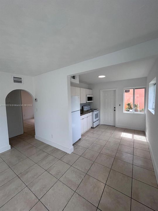 Active With Contract: $2,200 (2 beds, 1 baths, 1430 Square Feet)