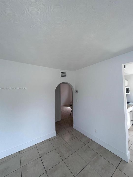 Active With Contract: $2,200 (2 beds, 1 baths, 1430 Square Feet)