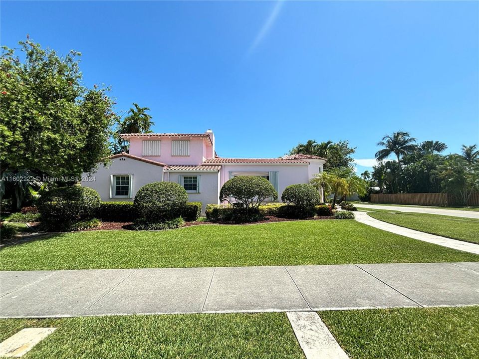 For Sale: $1,299,000 (3 beds, 3 baths, 2588 Square Feet)