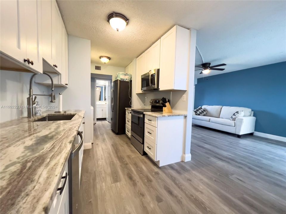 For Sale: $208,000 (1 beds, 1 baths, 850 Square Feet)