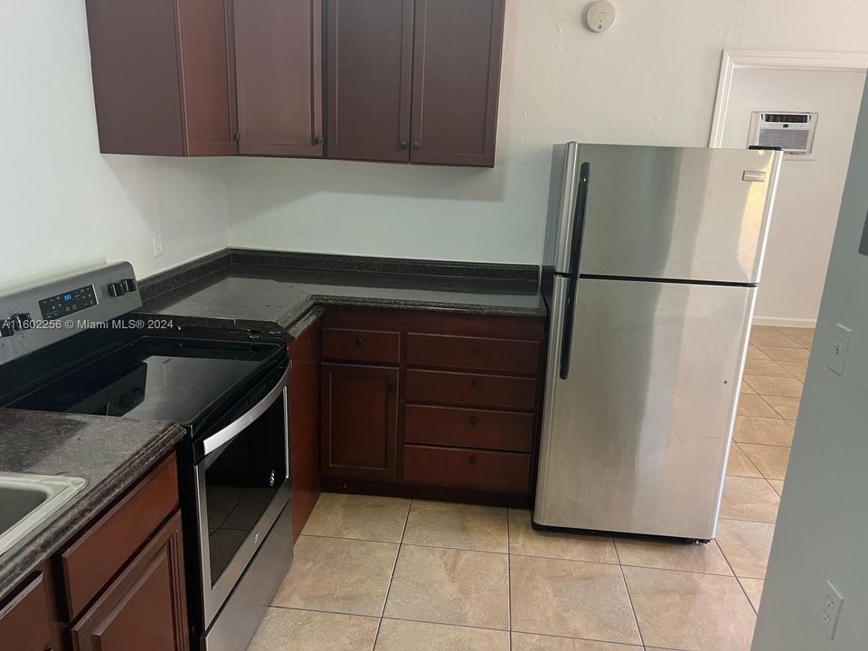 最近租的: $1,700 (1 贝兹, 1 浴室, 650 平方英尺)