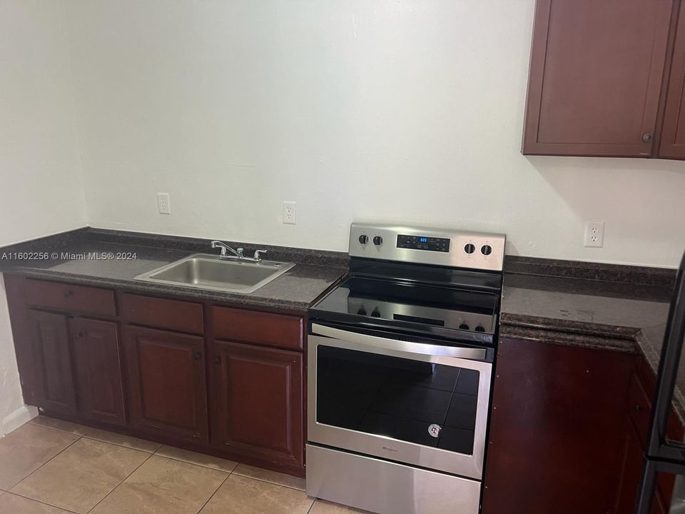 最近租的: $1,700 (1 贝兹, 1 浴室, 650 平方英尺)