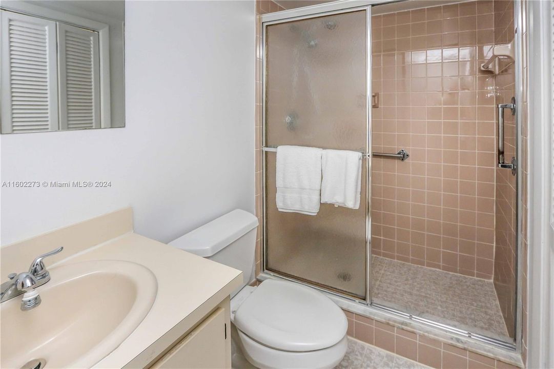 For Sale: $297,000 (2 beds, 2 baths, 1190 Square Feet)