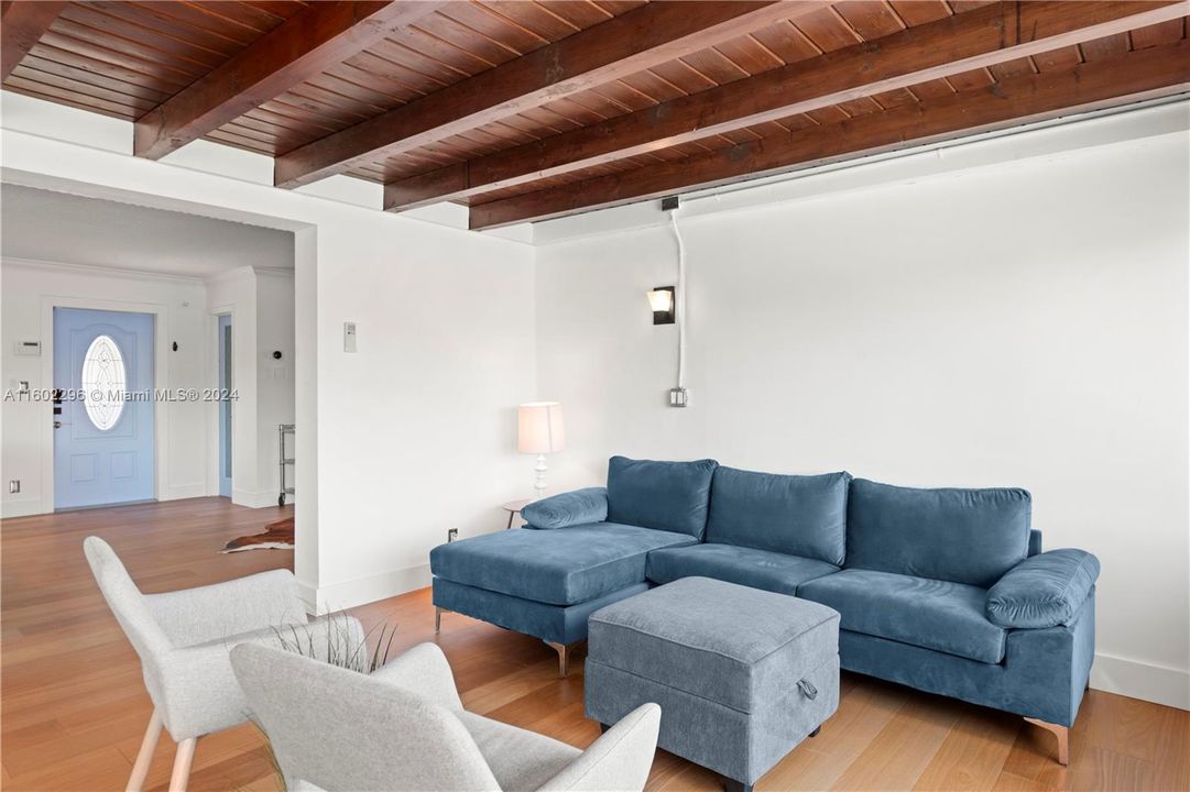 For Sale: $1,595,000 (3 beds, 2 baths, 1862 Square Feet)