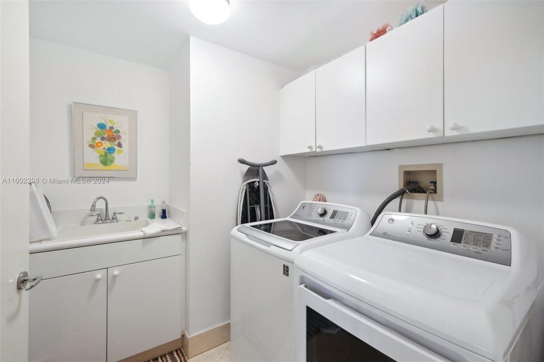 Laundry room with sink