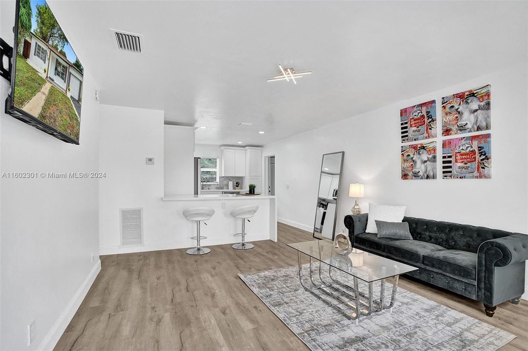 Recently Rented: $2,800 (2 beds, 1 baths, 841 Square Feet)