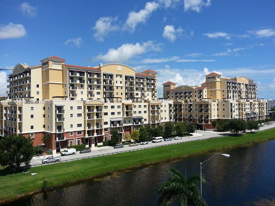 For Sale: $785,000 (2 beds, 2 baths, 1925 Square Feet)