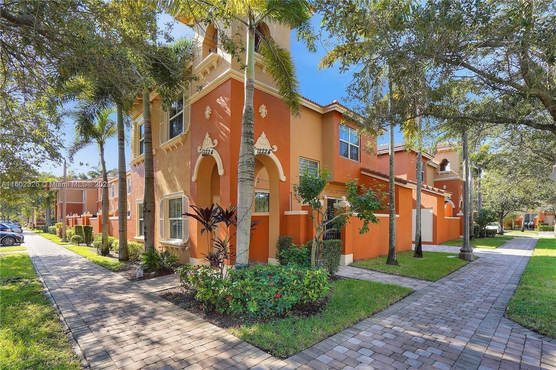 Recently Sold: $415,000 (3 beds, 2 baths, 1244 Square Feet)