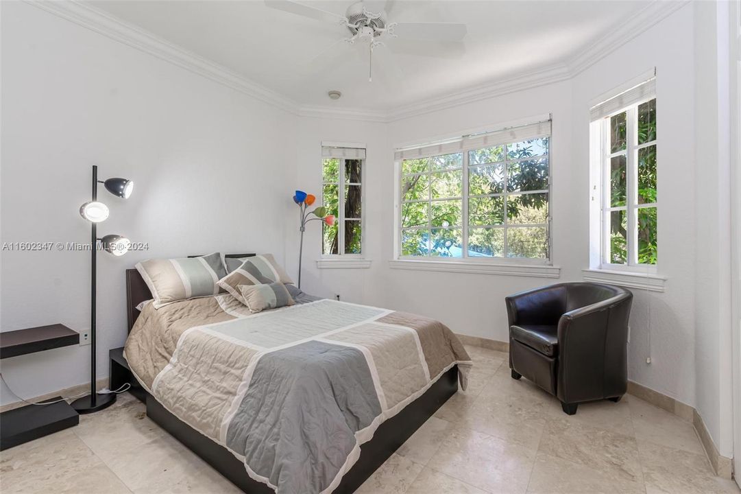 Active With Contract: $1,700,000 (4 beds, 3 baths, 2472 Square Feet)