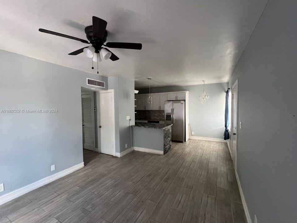 For Rent: $2,200 (3 beds, 1 baths, 892 Square Feet)