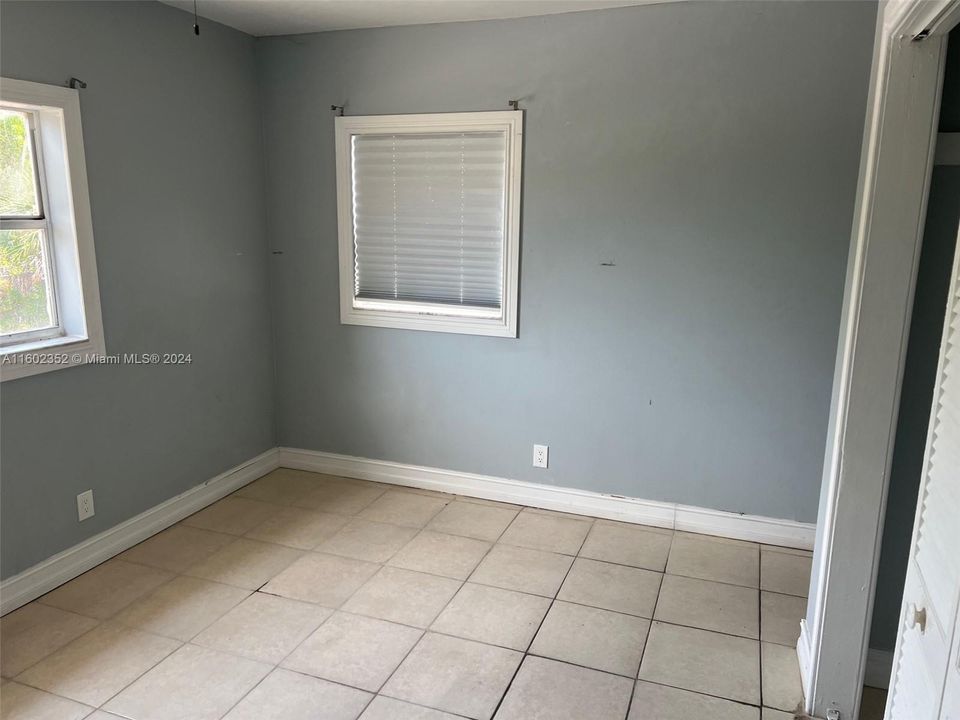 For Rent: $2,200 (3 beds, 1 baths, 892 Square Feet)