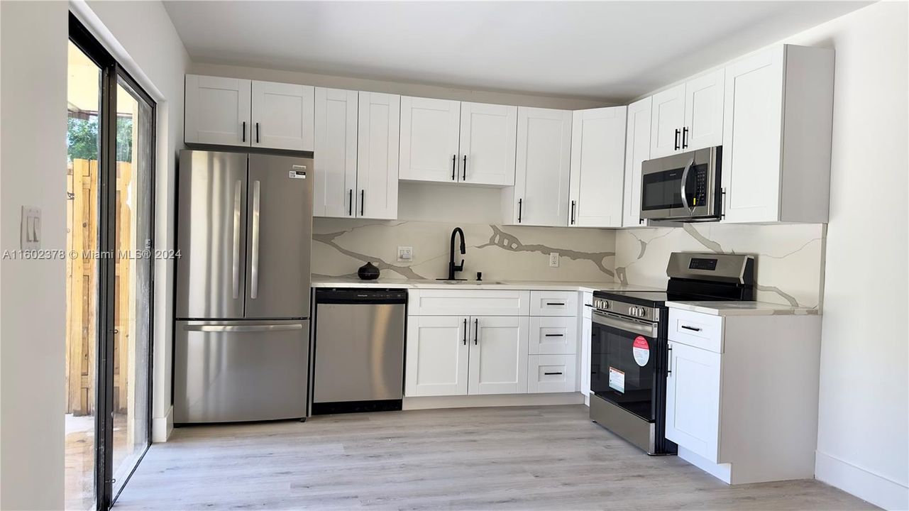 For Sale: $359,999 (2 beds, 2 baths, 1236 Square Feet)