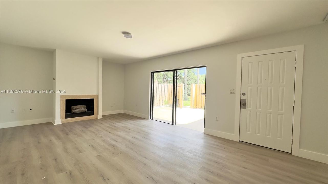 For Sale: $359,999 (2 beds, 2 baths, 1236 Square Feet)